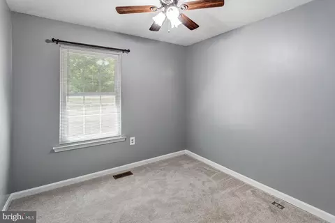Bedroom - 15242 Streamside Ct, Dumfries, VA 22025 photo 3 of 4
