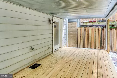 Exterior - 15242 Streamside Ct, Dumfries, VA 22025 photo 7 of 10