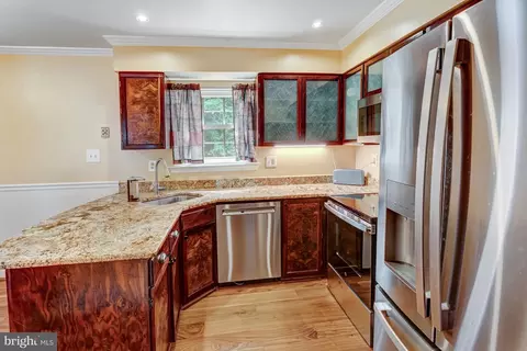 Kitchen - 15242 Streamside Ct, Dumfries, VA 22025 photo 3 of 5