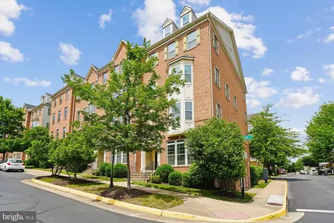 15270 Regents Park Dr, Woodbridge, VA 22191