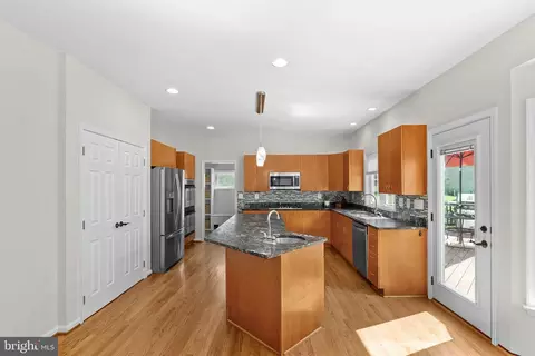 10308 Godwin Dr, Manassas, VA 20110 photo 13