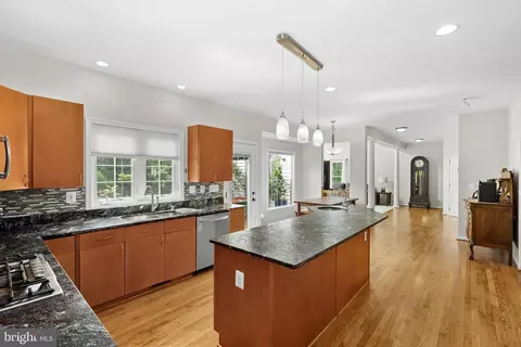 10308 Godwin Dr, Manassas, VA 20110 photo 12