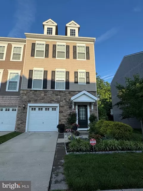 8910 Englewood Farms Dr, Manassas, VA 20112