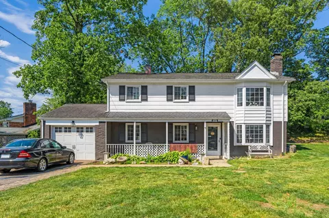 2243 W Longview Dr, Woodbridge, VA 22191
