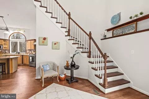 Entry Way - 8701 Sinclair Mill Rd, Manassas, VA 20112 photo 3 of 14
