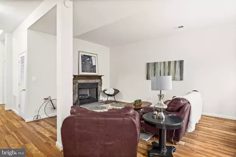 Living - 8701 Sinclair Mill Rd, Manassas, VA 20112 photo 5 of 6