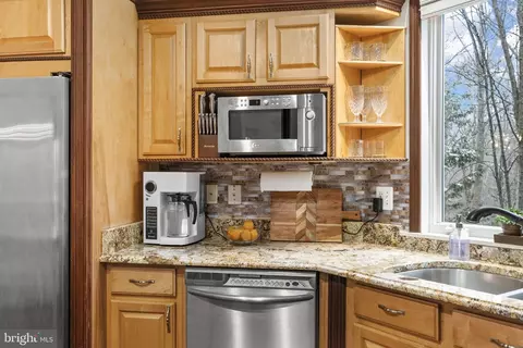Kitchen - 8701 Sinclair Mill Rd, Manassas, VA 20112 photo 5 of 6