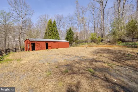 Exterior - 8701 Sinclair Mill Rd, Manassas, VA 20112 photo 25 of 29