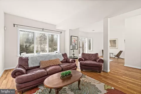 Living - 8701 Sinclair Mill Rd, Manassas, VA 20112 photo 6 of 6