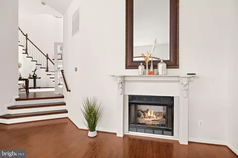 Entry Way - 8701 Sinclair Mill Rd, Manassas, VA 20112 photo 4 of 14