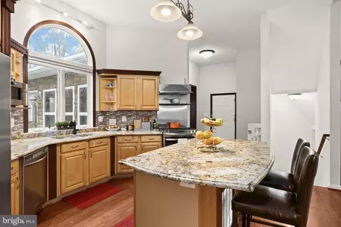 Kitchen - 8701 Sinclair Mill Rd, Manassas, VA 20112 photo 4 of 6