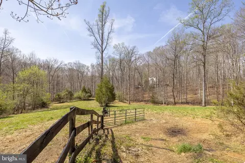 Exterior - 8701 Sinclair Mill Rd, Manassas, VA 20112 photo 24 of 29