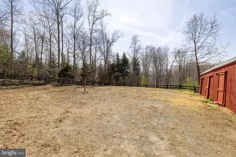 Exterior - 8701 Sinclair Mill Rd, Manassas, VA 20112 photo 22 of 29