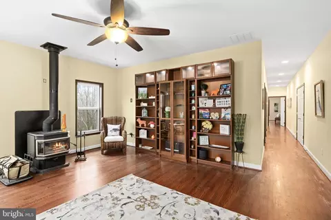 Entry Way - 8701 Sinclair Mill Rd, Manassas, VA 20112 photo 5 of 14