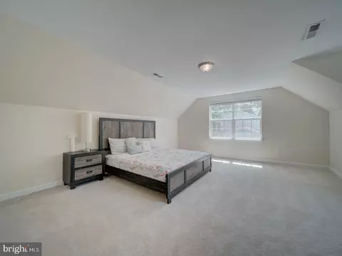 Bedroom - 18413 Cedar Dr, Triangle, VA 22172 photo 6 of 8