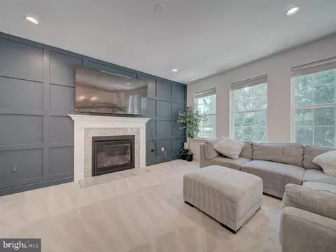 Living - 18413 Cedar Dr, Triangle, VA 22172 photo 4 of 7