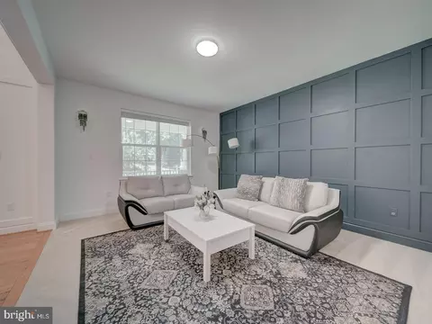 Living - 18413 Cedar Dr, Triangle, VA 22172 photo 2 of 7