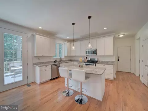 Kitchen - 18413 Cedar Dr, Triangle, VA 22172 photo 2 of 6