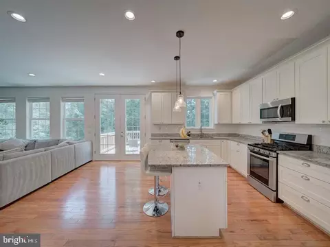 Kitchen - 18413 Cedar Dr, Triangle, VA 22172 photo 1 of 6