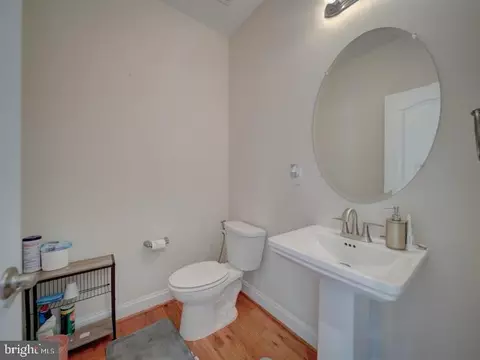 Entry Way - 18413 Cedar Dr, Triangle, VA 22172 photo 6 of 9