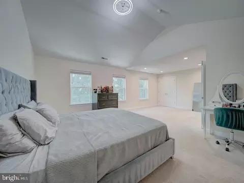 Bedroom - 18413 Cedar Dr, Triangle, VA 22172 photo 3 of 8