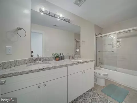 Bath - 18413 Cedar Dr, Triangle, VA 22172 photo 3 of 3