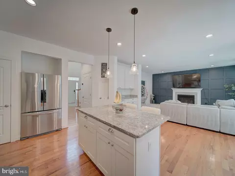 Kitchen - 18413 Cedar Dr, Triangle, VA 22172 photo 6 of 6