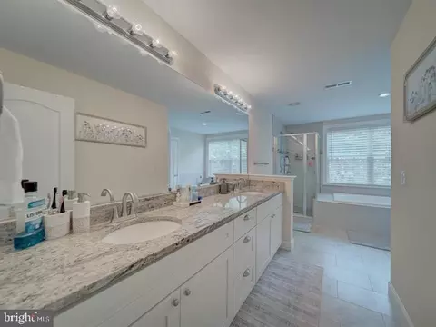 Bath - 18413 Cedar Dr, Triangle, VA 22172 photo 1 of 3