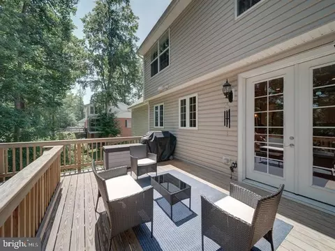 Exterior - 18413 Cedar Dr, Triangle, VA 22172 photo 4 of 6