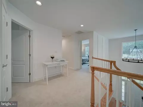 Entry Way - 18413 Cedar Dr, Triangle, VA 22172 photo 7 of 9