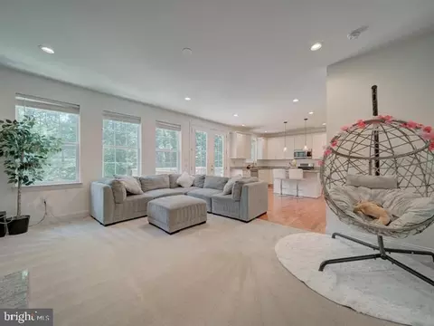Living - 18413 Cedar Dr, Triangle, VA 22172 photo 5 of 7