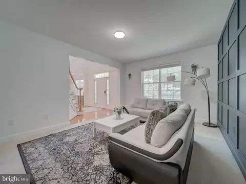 Living - 18413 Cedar Dr, Triangle, VA 22172 photo 3 of 7