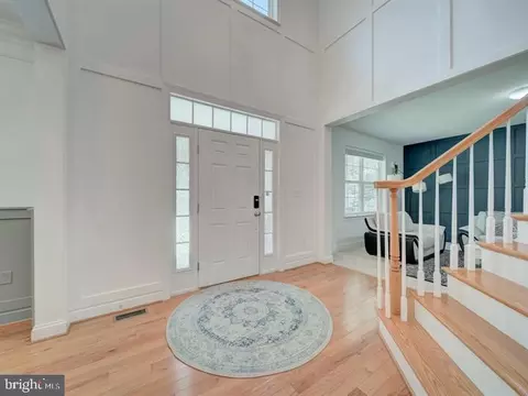 Entry Way - 18413 Cedar Dr, Triangle, VA 22172 photo 2 of 9