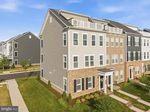 17300 Turnstone Dr, Dumfries, VA 22026