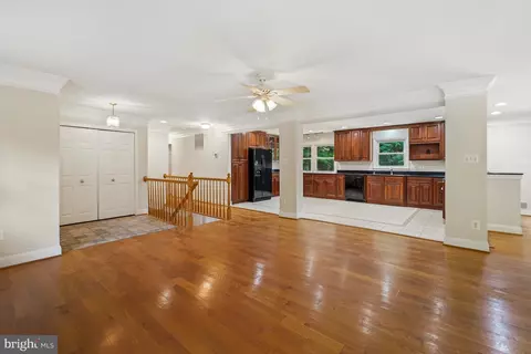 Living - 12312 White Eagle Dr, Manassas, VA 20112 photo 2 of 9