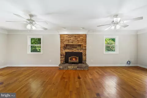 Living - 12312 White Eagle Dr, Manassas, VA 20112 photo 5 of 9