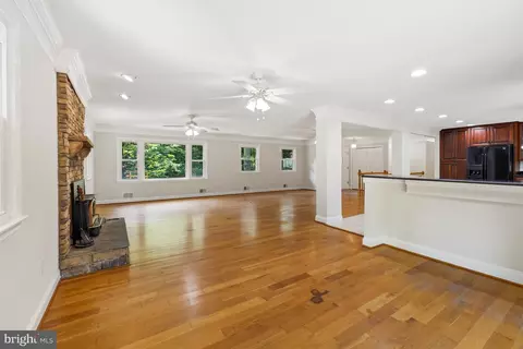 Living - 12312 White Eagle Dr, Manassas, VA 20112 photo 7 of 9