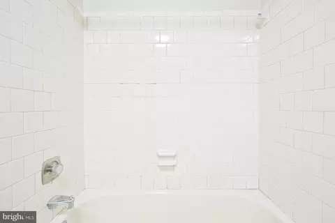 Bath - 12312 White Eagle Dr, Manassas, VA 20112 photo 2 of 4