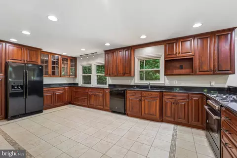 Kitchen - 12312 White Eagle Dr, Manassas, VA 20112 photo 2 of 4