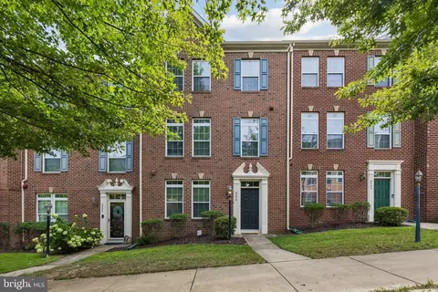 2359 Merseyside Dr, Woodbridge, VA 22191