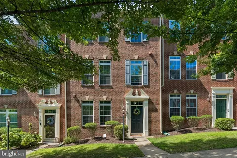 2359 Merseyside Dr, Woodbridge, VA 22191
