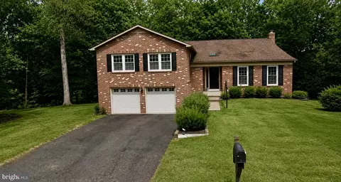 13005 Emmet Ct, Woodbridge, VA 22192