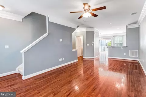 Living - 4504 Potomac Highlands Cir, Triangle, VA 22172 photo 4 of 4