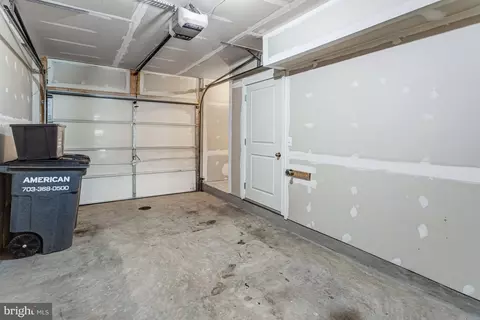Entry Way - 4504 Potomac Highlands Cir, Triangle, VA 22172 photo 1 of 4