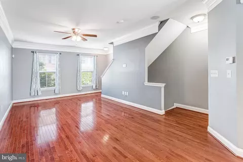 Living - 4504 Potomac Highlands Cir, Triangle, VA 22172 photo 3 of 4