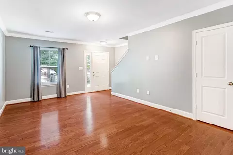Living - 4504 Potomac Highlands Cir, Triangle, VA 22172 photo 2 of 4