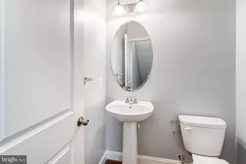 Entry Way - 4504 Potomac Highlands Cir, Triangle, VA 22172 photo 2 of 4