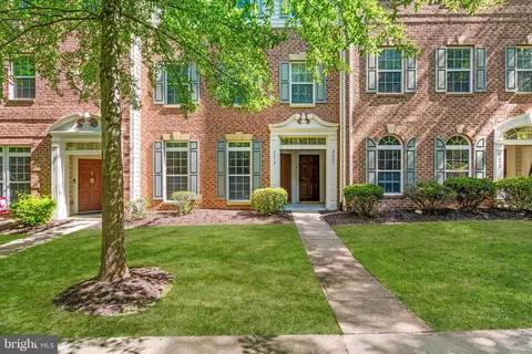 2619 Eastbourne Dr, Woodbridge, VA 22191