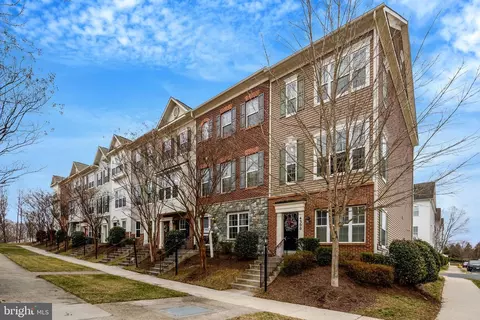 Exterior - 4302 Potomac Highlands Cir, Triangle, VA 22172 photo 2 of 6