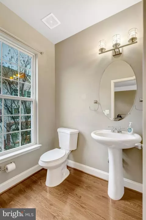 Bath - 4302 Potomac Highlands Cir, Triangle, VA 22172 photo 1 of 6